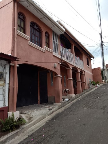 02.jpg house from outside